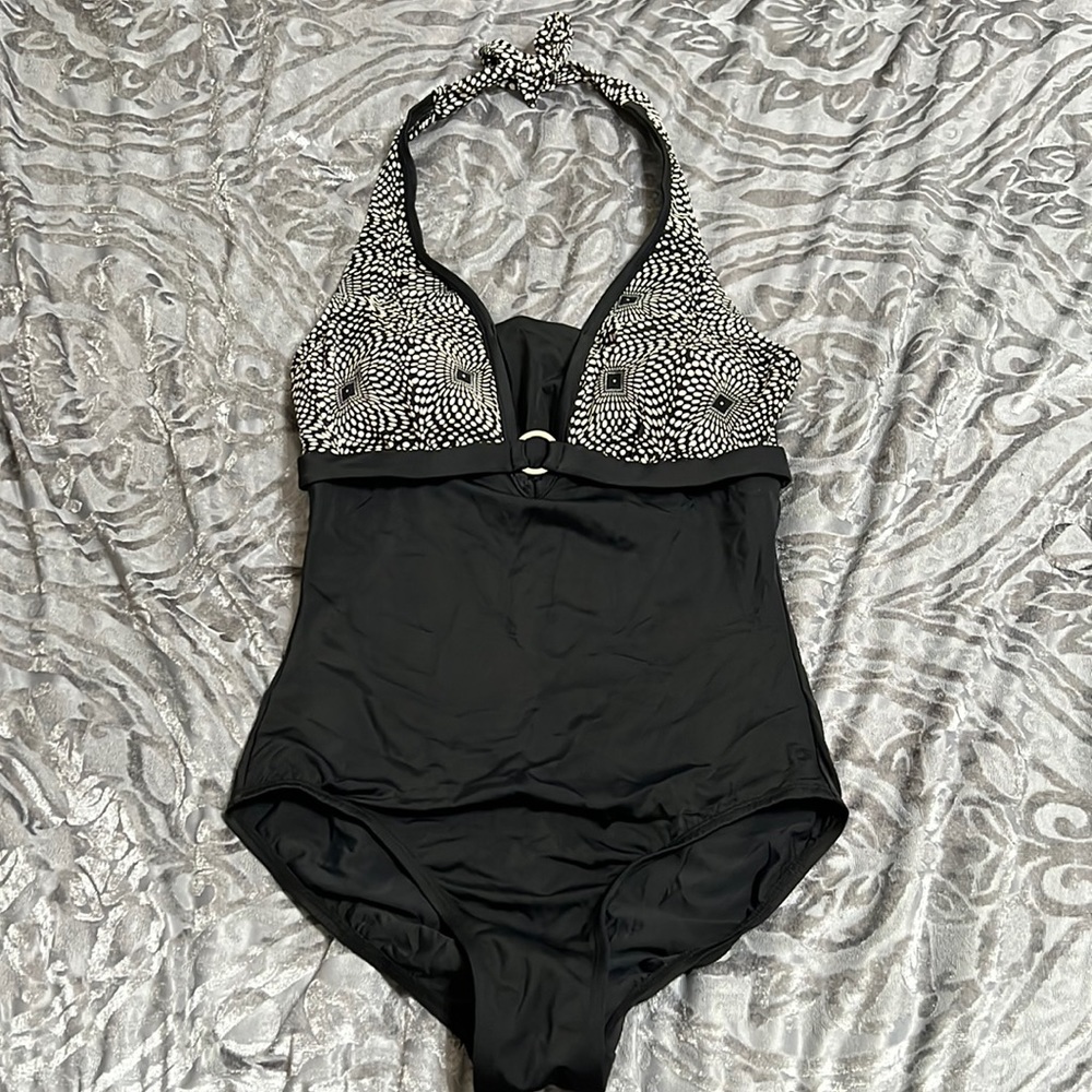 💖Contour women’s swimming suit size 10